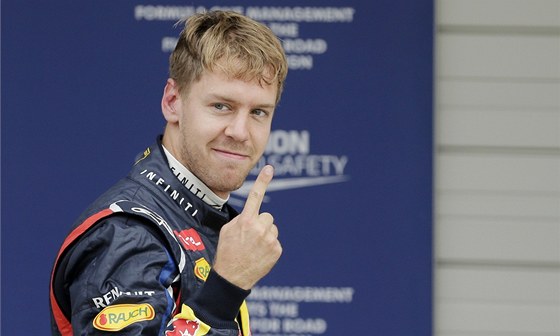 Nmecký pilot Sebastian Vettel, jen závodí v barvách stáje Red Bull, oslavuje...