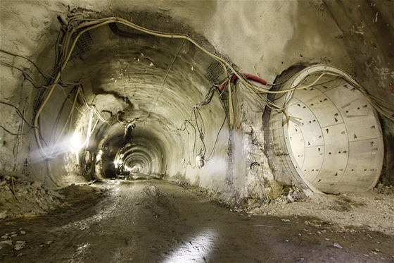 Pohled do obratového tunelu za stanicí Petřiny, který vznikl jako pokračování...
