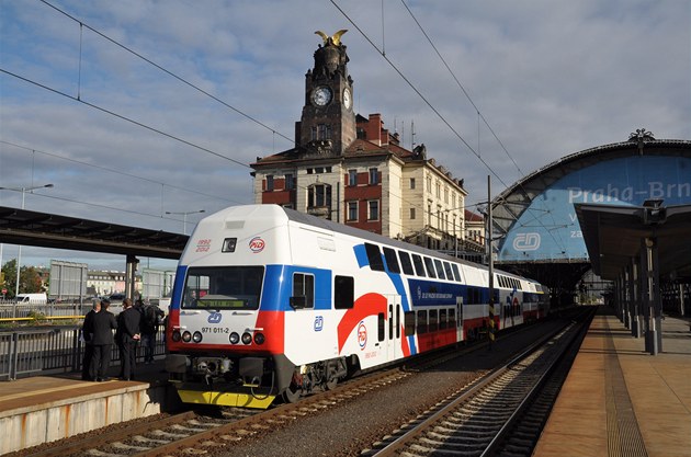 K dvacátému vyroí zaazení vlak do systému PID vera poprvé vyjel vlak City