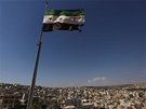 Vlajka syrských povstalc nad Aleppem (20. ervna 2012) 