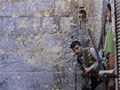 Bojovníci Syrské osvobozenecké armády v Aleppu (28. záí 2012) 