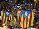 POLITIKA NA TRIBUNÁCH. Fanouci Barcelony vytáhli bhem El Clásika katalánské...