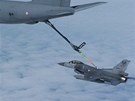 Turecká stíhaka F-16 dopluje palivo za letu z tankeru KC-135