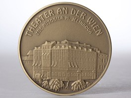Mince vydaná k výročí Divadla Járy Cimrmana
