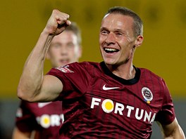 GÓLOVÝ ÚSM�V. Obránce Sparty Tomá� Zápoto�ný jásá po úsp�né tref�. 