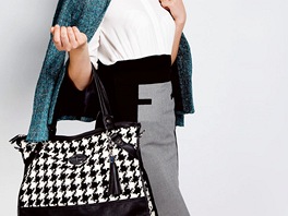 Klobouek a sako a la Chanel je perfektní volba pro elegantní look. Sukn nad