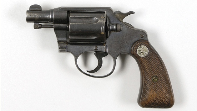 Revolver re 38,  kter se nael u Bonnie Parkerov po jej smrti v roce 1934. V aukci se vydraila za 264 tisc dolar (asi 5,17 milionu korun).