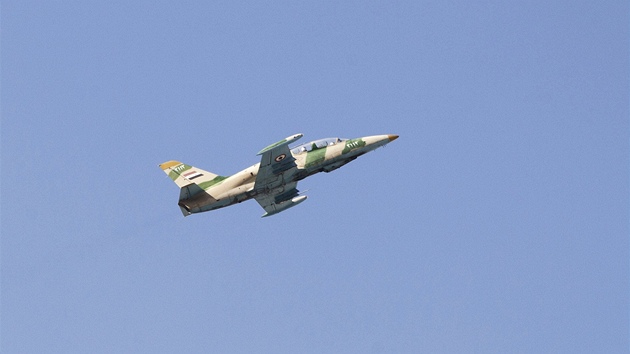 Syrsk bojov letoun to na pozice povstalc v Aleppu (25. z 2012)
