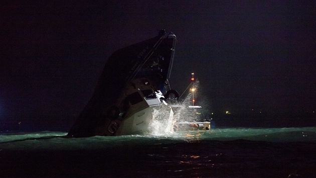 Potopen vletn lodi u Hongkongu (1. jna 2012)