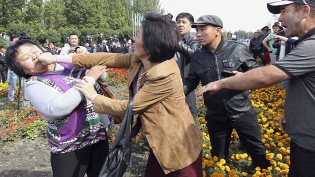 Bitka na demonstraci v Bikeku (3. jna 2012)