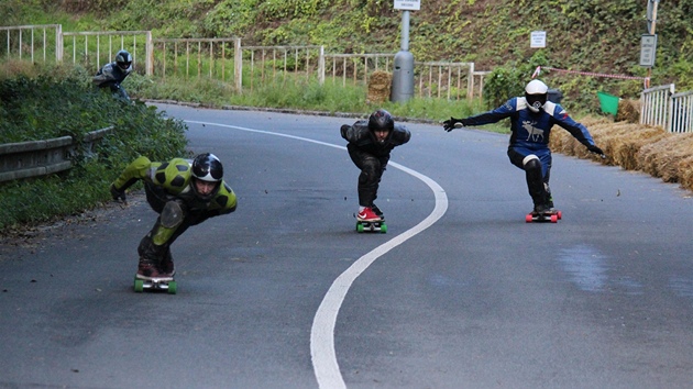 Mistrovstv ve Slivenci v longboardech posunulo tenhle netradin sport v esku o kus dl.