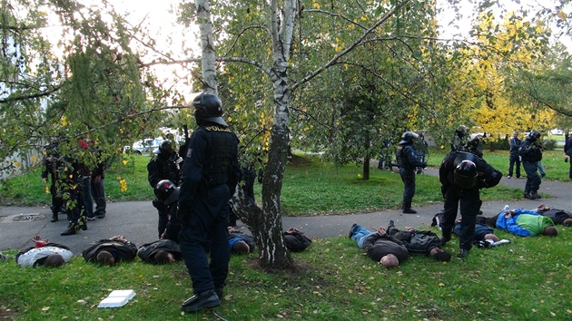 Na Skalce se strhla rvaka mezi ultras obou tm. Policist ale vas zashli. Zatkli 63 lid.