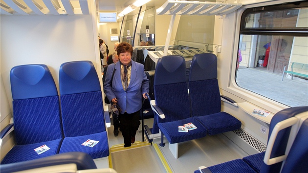 Cestující na trati mezi Českými Budějovicemi a Českými Velenicemi si od pondělí užijí pohodlnější jízdu vlakem.