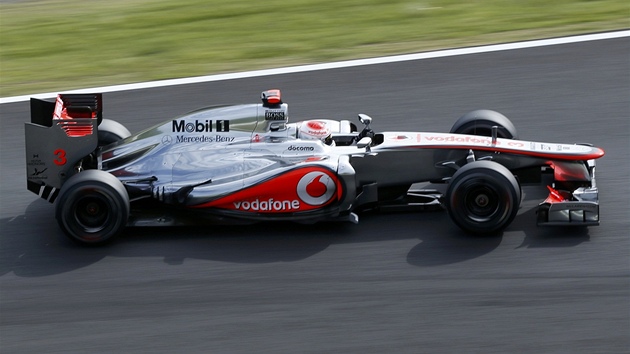 TET AS. Britsk pilot Jenson Button z McLarenu zajel v kvalifikaci Velk ceny Japonska tet nejlep as, ale kvli vmn pevodovky ztratil pt mst.