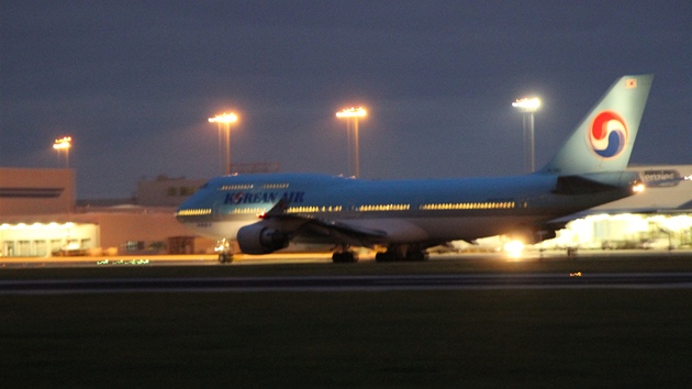 Letoun spolenosti Korean AIR, který nasál pi odletu do motoru ptáka