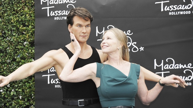 Lisa Niemiov a voskov figurna Patricka Swayzeho v muzeu Madame Tussauds v Hollywoodu (jen 2011)