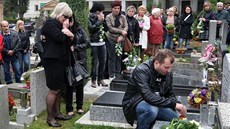 Poslední rozlouení s ubodanou dívkou.