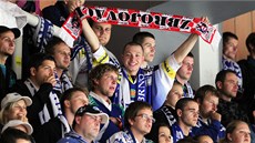 ZBROJOVKA DO TOHO! V kotli fanouk hokejové Komety Brno se objevil i fanouek