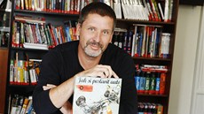 Akoli je kniha Jak postavit auto prvotinou Martina Sodomky ze Svitav, pesto