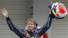 PIVÍTEJTE VÍTZE. Nmecký pilot Sebastian Vettel, jezdec Red Bullu, ovládl