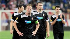 ZKLAMÁNÍ. Plze�tí fotbalisté zklaman� opou�tí h�i�t� Atlétika Madrid, kde v