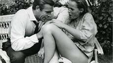 Sean Connery a Ursula Andressová bhem natáení bondovky Dr. No.