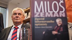 Kandidát na prezidenta Milo Zeman poktil v Paláci knih Luxor na praském