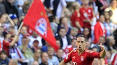OSLAVA FRANCOUZSKÉ HVĚZDY. Franck Ribéry z Bayernu Mnichov se raduje z gólu do