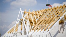Kompletní p�elo�ení st�echy rad�ji sv��te odborné firm�.
