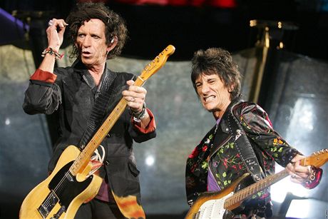 Keith Richards a Ronnie Wood pi zatím posledním koncert Rolling Stones v esku: v ervenci 2007 v Brn.