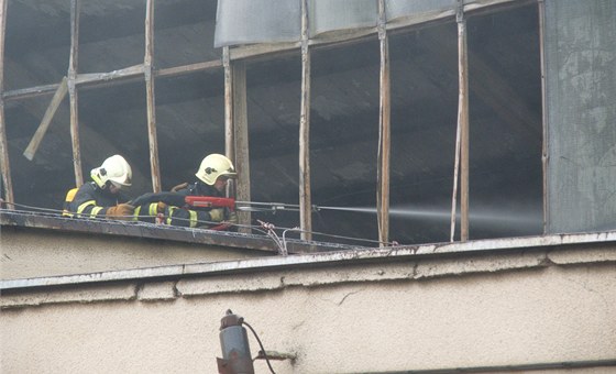 Hasii v Brn zasahavali u poáru haly v areálu Zetoru.