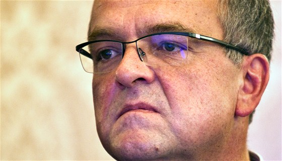 Miroslav Kalousek hodlá postihnout penzisty, kteří si požádali o přerušení výplaty, aby obešli zákon.