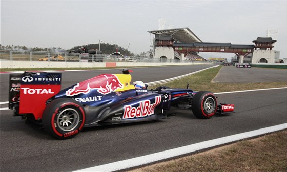 ZA DRUHÝM MÍSTEM. Sebastian Vettel v kvalifikaci Velké ceny Koreje formule 1.
