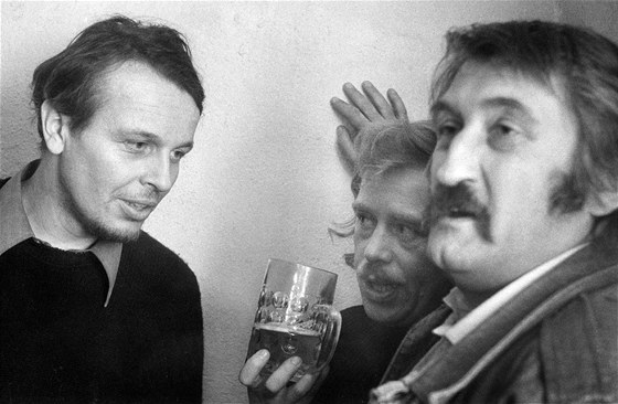 Pavel Landovský (vpravo) spolu se Svatoplukem Karáskem a Václavem Havlem.