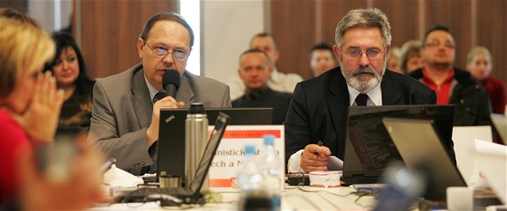 Jaroslav Borka (vpravo) je lídrem KSM pro krajské volby 2012.