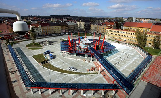 Budova, která roste na chebském nádraí, bude mít tvar estiúhelníku.