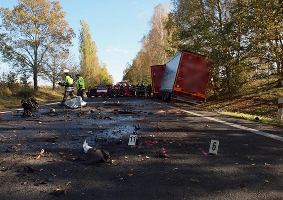 Sráka osobního automobilu s kamionem u Tebechovic Pod Orebem (18.10.2012)