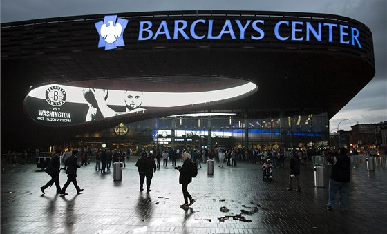 ZSTANE OTEVENÁ? Premiéru v rámci NBA by si mla nová aréna Brooklynu odbýt u ve tvrtek, hurikán Sandy vak me plány na zápas s New Yorkem zhatit.