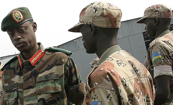 Nynjí ministr obrany James Kabarebe jet jako slouící dstojník rwandské