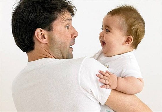 V Německu bude vláda schvalovat zákon, který má pomoci mužům pochybujícím o svém otcovství.