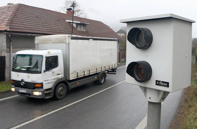 Na Turnovsku mí rychlost osm pevných radar, jeden z nich stojí také ve