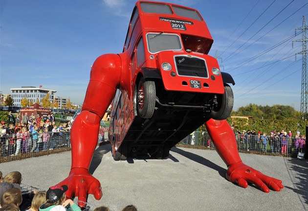 Autobus u dlá kliky pro dti.