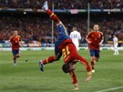 HVZDA NA OSLAVU. Sergio Ramos, obránce panlska, akrobaticky jásá po své
