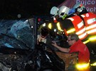 Nehoda dvou aut na Frýdecko-Místecku. Zranného idie museli hasii vyprostit.