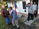Ve Vysoké Lhot na Pelhimovsku ije 18 obyvatel, vichni mohou volit. K volbám