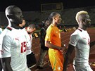 KONÍME. Kvli ádní fanouk se nedohrál zápas mezi Senegalem a Pobeím...