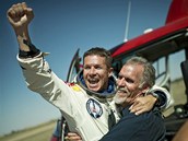 Felix Baumgartner v nárui technického éfa svého týmu Arta Thompsona
