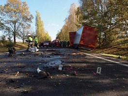 Sráka osobního automobilu s kamionem u Tebechovic Pod Orebem