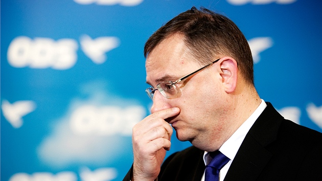 Pedseda ODS Petr Neas po tiskov konferenci strany k vsledkm krajskch a sentnch voleb (13. jna 2012)