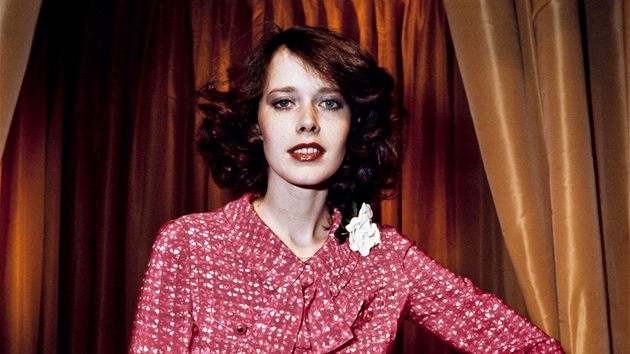 Nizozemská modelka a herečka Sylvia Kristelová jako tvář módní a kosmetické značky Chanel (leden 1976)